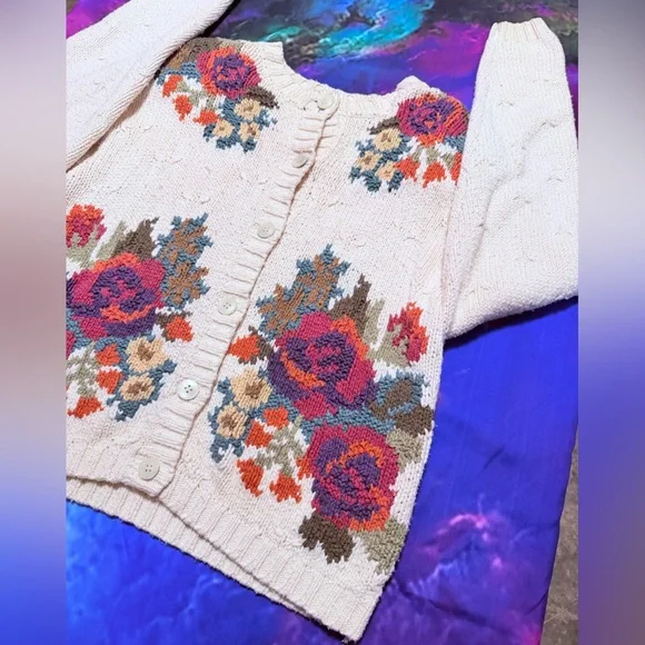 Vintage Casual Corner Cream Cardigan with Pink & Orange Floral Intarsia - Picture 2 of 6